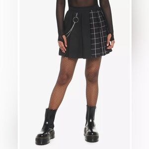 Hot Topic Black & Pink Plaid Split Pleated Skirt with chain